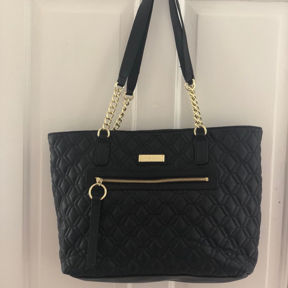 Black shoulder bag